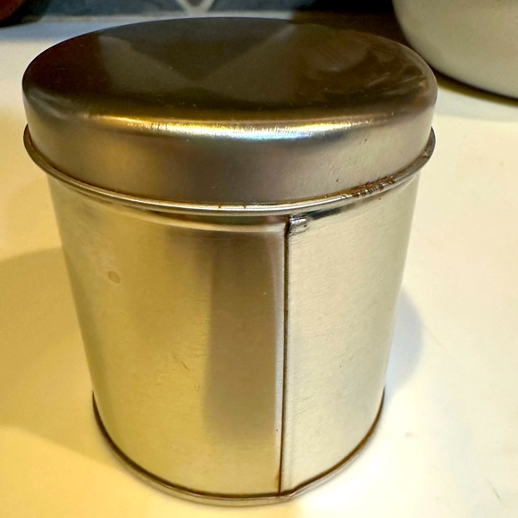 VTG SMALL 3.25”X3” SPICE TIN TEA FOOD STORAGE TRINKET COLLECTIBLE PLAIN SILVER - Picture 6 of 8